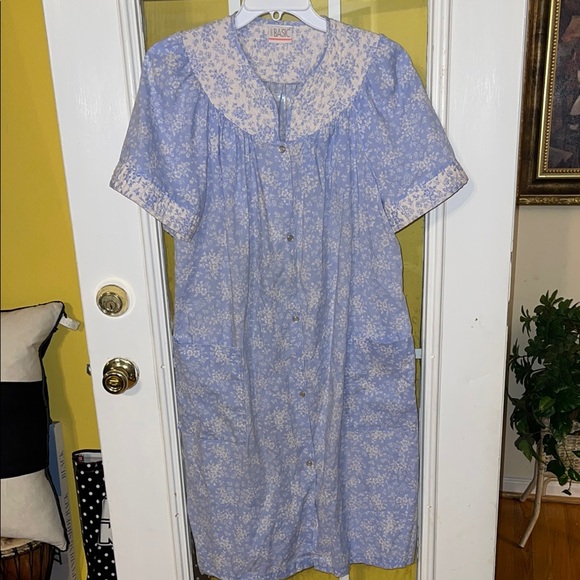 Simply Basic Other - Floral Button-Up gown